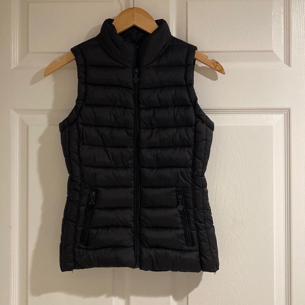 Puffer vest in black size small